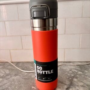 NEW Stanley Quick Flip GO Bottle